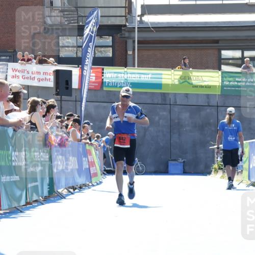 09.08.2026 - GEWOBA Citytriathlon Bremen Yannick Fuchs http://msf.ph/oto/9935286 09.08.2026 14:49:16 Ziel 842 meine-sportfotos.de