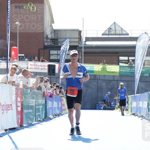 09.08.2026 - GEWOBA Citytriathlon Bremen Yannick Fuchs http://msf.ph/oto/9935294 09.08.2026 14:49:19 Ziel 842 meine-sportfotos.de