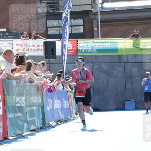 09.08.2026 - GEWOBA Citytriathlon Bremen Yannick Fuchs http://msf.ph/oto/9935327 09.08.2026 14:49:33 Ziel 969 meine-sportfotos.de