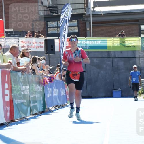 09.08.2026 - GEWOBA Citytriathlon Bremen Yannick Fuchs http://msf.ph/oto/9935335 09.08.2026 14:49:35 Ziel 969 meine-sportfotos.de