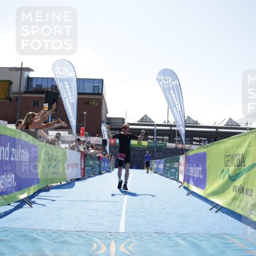 09.08.2026 - GEWOBA Citytriathlon Bremen Yannick Fuchs http://msf.ph/oto/9935359 09.08.2026 14:50:21 Ziel 1005 meine-sportfotos.de