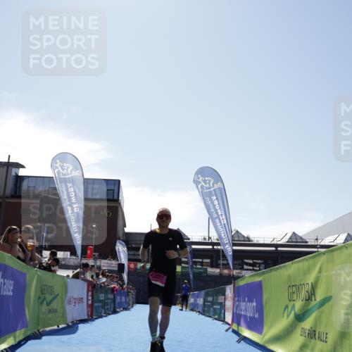 09.08.2026 - GEWOBA Citytriathlon Bremen Yannick Fuchs http://msf.ph/oto/9935360 09.08.2026 14:50:22 Ziel 1005 meine-sportfotos.de