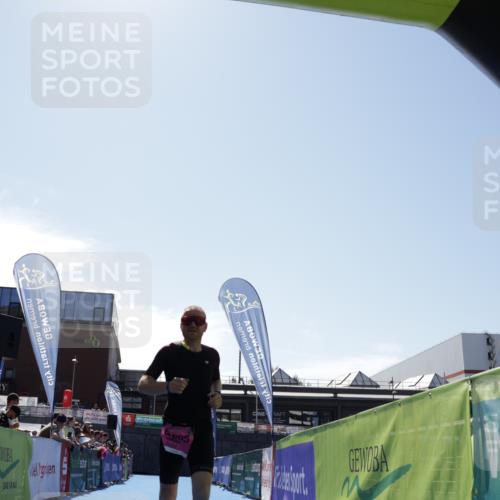 09.08.2026 - GEWOBA Citytriathlon Bremen Yannick Fuchs http://msf.ph/oto/9935364 09.08.2026 14:50:22 Ziel 1005 meine-sportfotos.de