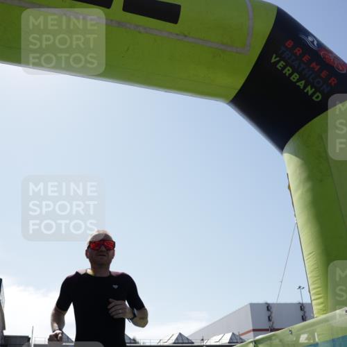 09.08.2026 - GEWOBA Citytriathlon Bremen Yannick Fuchs http://msf.ph/oto/9935369 09.08.2026 14:50:23 Ziel 1005 meine-sportfotos.de