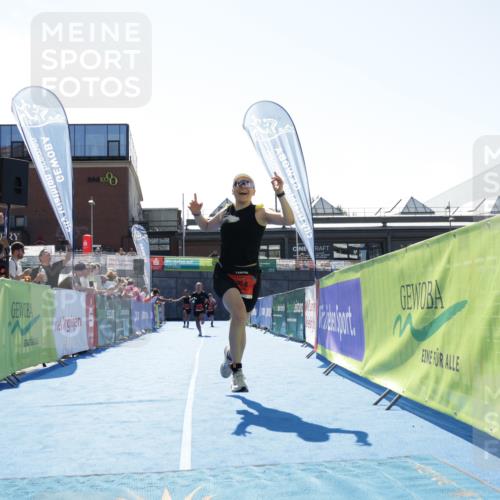09.08.2026 - GEWOBA Citytriathlon Bremen Yannick Fuchs http://msf.ph/oto/9935390 09.08.2026 14:50:39 Ziel 899, 922, 964 meine-sportfotos.de