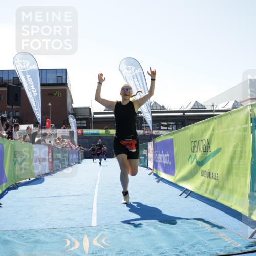 09.08.2026 - GEWOBA Citytriathlon Bremen Yannick Fuchs http://msf.ph/oto/9935392 09.08.2026 14:50:39 Ziel 899, 922, 964 meine-sportfotos.de