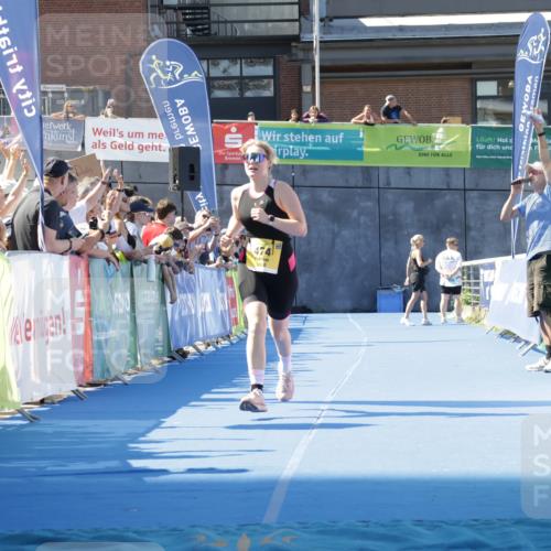 09.08.2026 - GEWOBA Citytriathlon Bremen Yannick Fuchs http://msf.ph/oto/9935467 09.08.2026 11:39:38 Ziel 474 meine-sportfotos.de