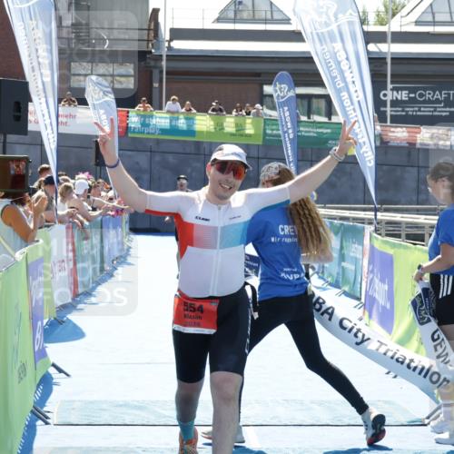 09.08.2026 - GEWOBA Citytriathlon Bremen Yannick Fuchs http://msf.ph/oto/9935477 09.08.2026 14:51:14 Ziel 30, 554, 1020, 1020 meine-sportfotos.de