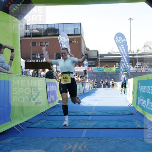 09.08.2026 - GEWOBA Citytriathlon Bremen Yannick Fuchs http://msf.ph/oto/9935509 09.08.2026 11:40:04 Ziel 433 meine-sportfotos.de