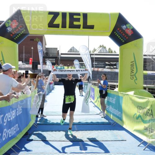 09.08.2026 - GEWOBA Citytriathlon Bremen Yannick Fuchs http://msf.ph/oto/9935514 09.08.2026 14:51:19 Ziel 30 meine-sportfotos.de