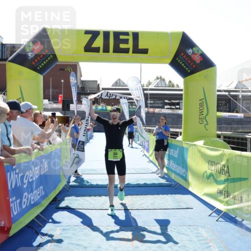 09.08.2026 - GEWOBA Citytriathlon Bremen Yannick Fuchs http://msf.ph/oto/9935517 09.08.2026 14:51:19 Ziel 30 meine-sportfotos.de