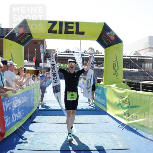 09.08.2026 - GEWOBA Citytriathlon Bremen Yannick Fuchs http://msf.ph/oto/9935526 09.08.2026 14:51:20 Ziel 30 meine-sportfotos.de