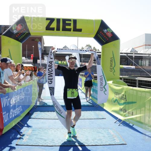 09.08.2026 - GEWOBA Citytriathlon Bremen Yannick Fuchs http://msf.ph/oto/9935530 09.08.2026 14:51:20 Ziel 30 meine-sportfotos.de