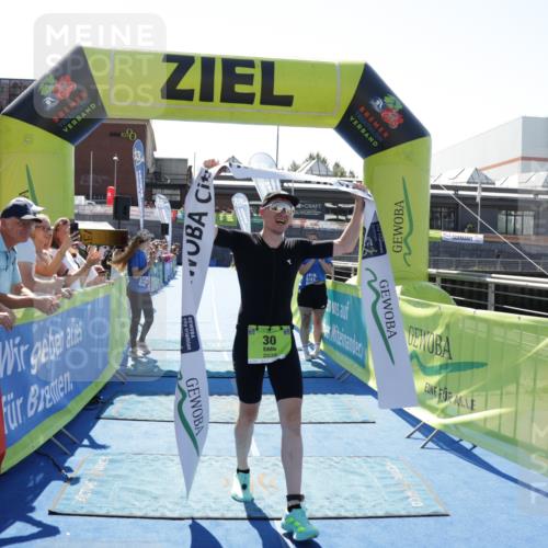 09.08.2026 - GEWOBA Citytriathlon Bremen Yannick Fuchs http://msf.ph/oto/9935533 09.08.2026 14:51:21 Ziel 30 meine-sportfotos.de