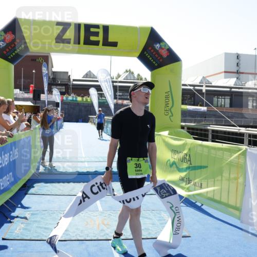 09.08.2026 - GEWOBA Citytriathlon Bremen Yannick Fuchs http://msf.ph/oto/9935540 09.08.2026 14:51:21 Ziel 30 meine-sportfotos.de
