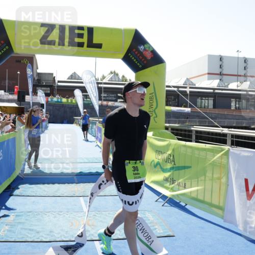 09.08.2026 - GEWOBA Citytriathlon Bremen Yannick Fuchs http://msf.ph/oto/9935542 09.08.2026 14:51:21 Ziel 30 meine-sportfotos.de