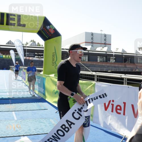 09.08.2026 - GEWOBA Citytriathlon Bremen Yannick Fuchs http://msf.ph/oto/9935549 09.08.2026 14:51:22 Ziel 30 meine-sportfotos.de