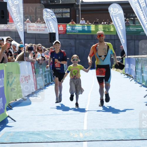 09.08.2026 - GEWOBA Citytriathlon Bremen Yannick Fuchs http://msf.ph/oto/9935625 09.08.2026 14:52:23 Ziel 753 meine-sportfotos.de