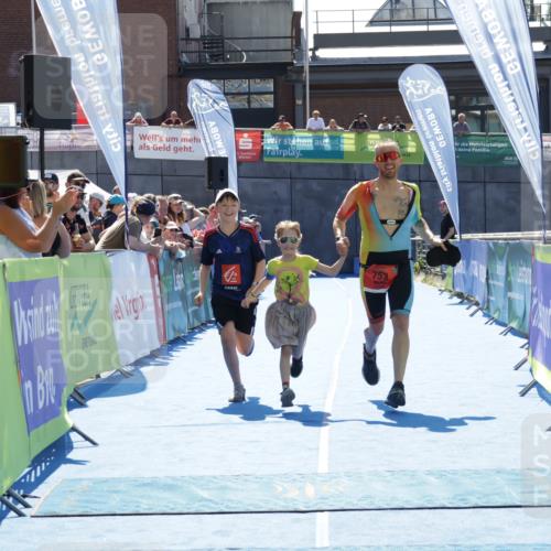 09.08.2026 - GEWOBA Citytriathlon Bremen Yannick Fuchs http://msf.ph/oto/9935628 09.08.2026 14:52:23 Ziel 753 meine-sportfotos.de