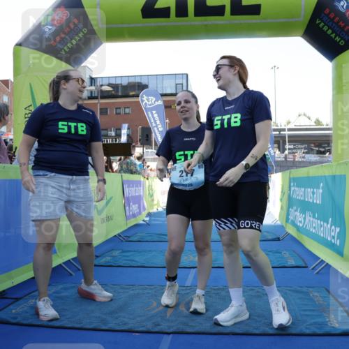 09.08.2026 - GEWOBA Citytriathlon Bremen Yannick Fuchs http://msf.ph/oto/9935682 09.08.2026 11:40:42 Ziel  meine-sportfotos.de