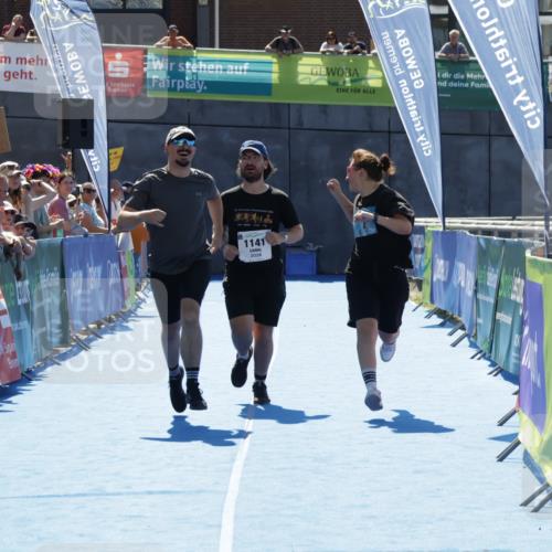 09.08.2026 - GEWOBA Citytriathlon Bremen Yannick Fuchs http://msf.ph/oto/9935683 09.08.2026 14:54:12 Ziel 1141 meine-sportfotos.de