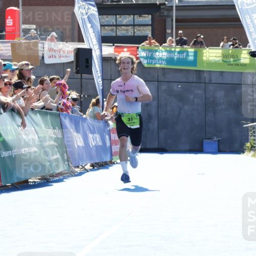 09.08.2026 - GEWOBA Citytriathlon Bremen Yannick Fuchs http://msf.ph/oto/9935801 09.08.2026 14:56:22 Ziel 31 meine-sportfotos.de
