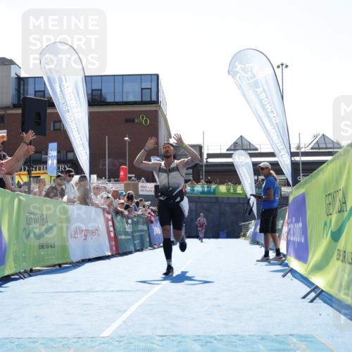 09.08.2026 - GEWOBA Citytriathlon Bremen Yannick Fuchs http://msf.ph/oto/9935858 09.08.2026 14:57:40 Ziel 1006, 1006 meine-sportfotos.de