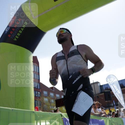 09.08.2026 - GEWOBA Citytriathlon Bremen Yannick Fuchs http://msf.ph/oto/9935868 09.08.2026 14:57:43 Ziel 1006, 1006 meine-sportfotos.de