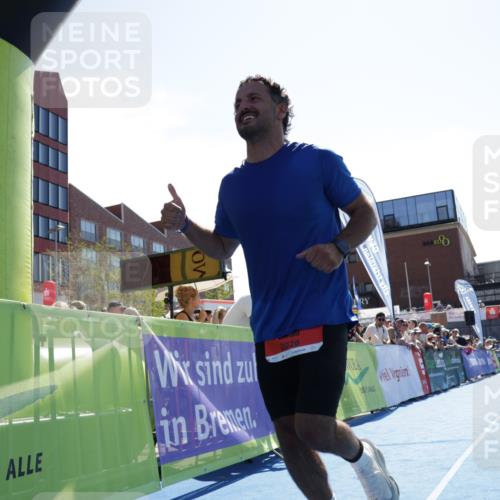 09.08.2026 - GEWOBA Citytriathlon Bremen Yannick Fuchs http://msf.ph/oto/9935905 09.08.2026 14:58:05 Ziel 681 meine-sportfotos.de