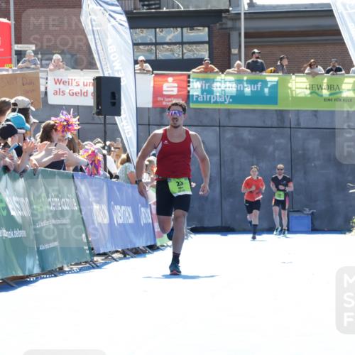 09.08.2026 - GEWOBA Citytriathlon Bremen Yannick Fuchs http://msf.ph/oto/9935912 09.08.2026 14:58:36 Ziel 23 meine-sportfotos.de