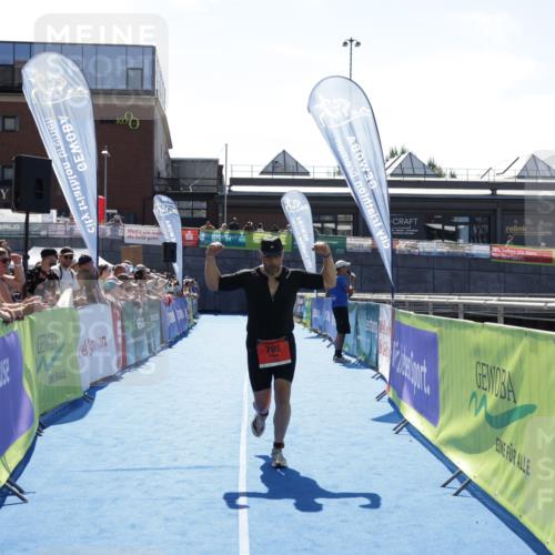 09.08.2026 - GEWOBA Citytriathlon Bremen Yannick Fuchs http://msf.ph/oto/9935953 09.08.2026 14:59:12 Ziel 795 meine-sportfotos.de