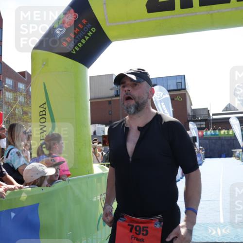09.08.2026 - GEWOBA Citytriathlon Bremen Yannick Fuchs http://msf.ph/oto/9935962 09.08.2026 14:59:14 Ziel 795 meine-sportfotos.de