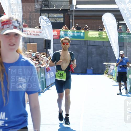 09.08.2026 - GEWOBA Citytriathlon Bremen Yannick Fuchs http://msf.ph/oto/9936007 09.08.2026 14:59:49 Ziel 160 meine-sportfotos.de