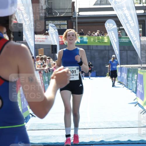 09.08.2026 - GEWOBA Citytriathlon Bremen Yannick Fuchs http://msf.ph/oto/9936027 09.08.2026 15:00:22 Ziel 1101 meine-sportfotos.de