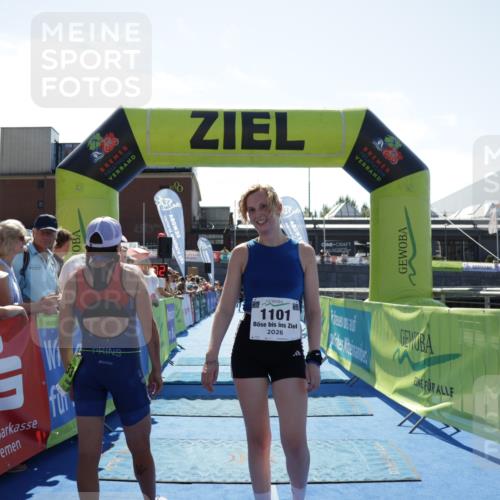 09.08.2026 - GEWOBA Citytriathlon Bremen Yannick Fuchs http://msf.ph/oto/9936033 09.08.2026 15:00:25 Ziel 920, 921, 1101 meine-sportfotos.de