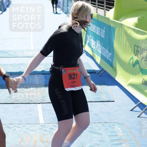 09.08.2026 - GEWOBA Citytriathlon Bremen Yannick Fuchs http://msf.ph/oto/9936041 09.08.2026 15:00:32 Ziel 920, 921 meine-sportfotos.de