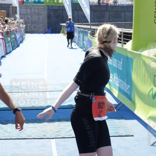 09.08.2026 - GEWOBA Citytriathlon Bremen Yannick Fuchs http://msf.ph/oto/9936042 09.08.2026 15:00:33 Ziel 920, 921 meine-sportfotos.de