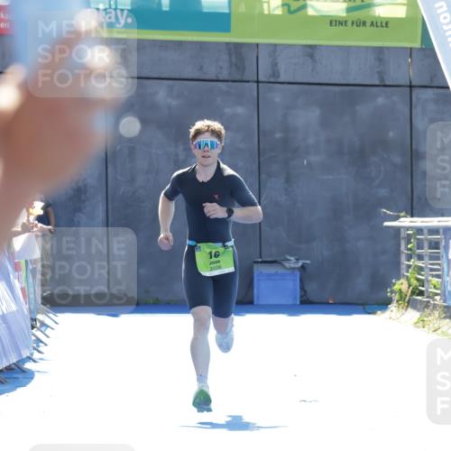 09.08.2026 - GEWOBA Citytriathlon Bremen Yannick Fuchs http://msf.ph/oto/9936046 09.08.2026 15:00:56 Ziel 16 meine-sportfotos.de