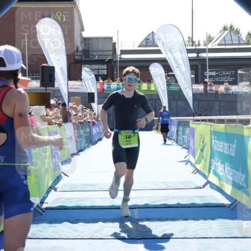 09.08.2026 - GEWOBA Citytriathlon Bremen Yannick Fuchs http://msf.ph/oto/9936051 09.08.2026 15:01:00 Ziel 16 meine-sportfotos.de