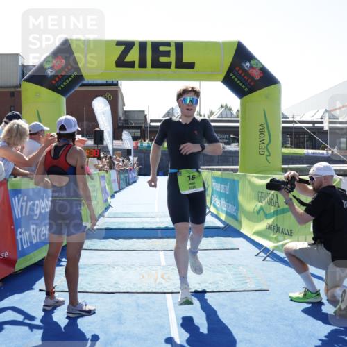 09.08.2026 - GEWOBA Citytriathlon Bremen Yannick Fuchs http://msf.ph/oto/9936054 09.08.2026 15:01:01 Ziel 16 meine-sportfotos.de