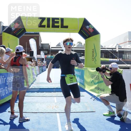 09.08.2026 - GEWOBA Citytriathlon Bremen Yannick Fuchs http://msf.ph/oto/9936055 09.08.2026 15:01:01 Ziel 16 meine-sportfotos.de