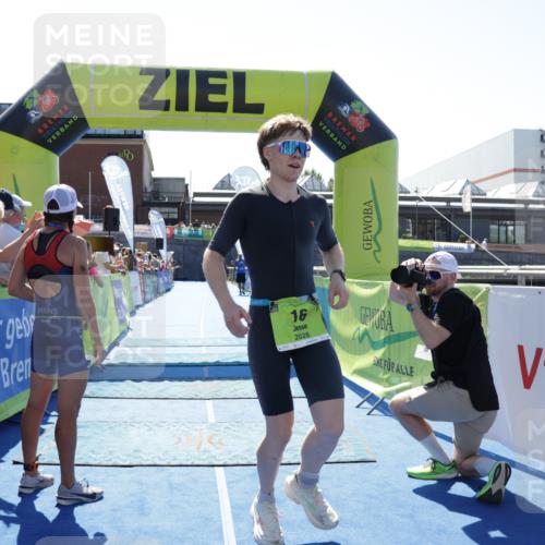 09.08.2026 - GEWOBA Citytriathlon Bremen Yannick Fuchs http://msf.ph/oto/9936056 09.08.2026 15:01:01 Ziel 16 meine-sportfotos.de