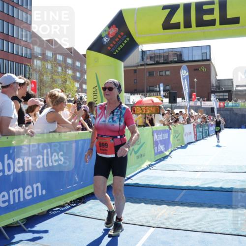 09.08.2026 - GEWOBA Citytriathlon Bremen Yannick Fuchs http://msf.ph/oto/9936120 09.08.2026 15:02:10 Ziel 200, 999 meine-sportfotos.de