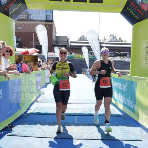 09.08.2026 - GEWOBA Citytriathlon Bremen Yannick Fuchs http://msf.ph/oto/9936156 09.08.2026 15:02:36 Ziel 890, 917 meine-sportfotos.de