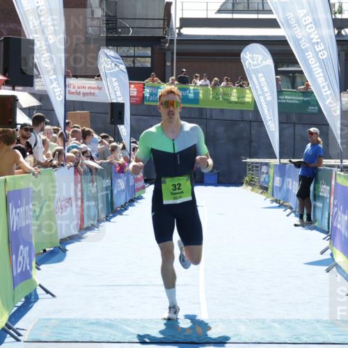 09.08.2026 - GEWOBA Citytriathlon Bremen Yannick Fuchs http://msf.ph/oto/9936168 09.08.2026 15:02:42 Ziel 32 meine-sportfotos.de