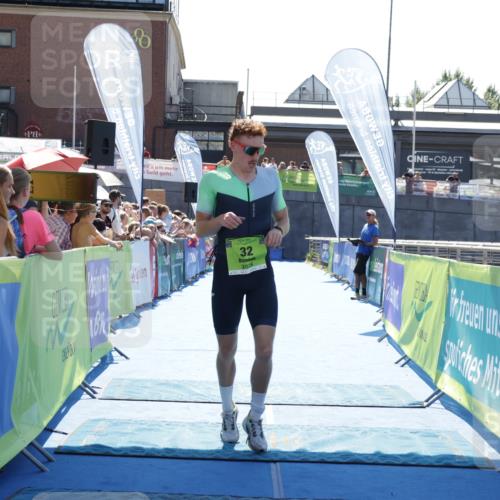 09.08.2026 - GEWOBA Citytriathlon Bremen Yannick Fuchs http://msf.ph/oto/9936170 09.08.2026 15:02:43 Ziel 32 meine-sportfotos.de