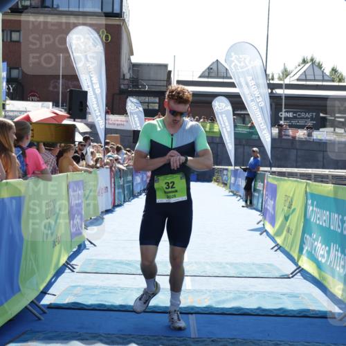 09.08.2026 - GEWOBA Citytriathlon Bremen Yannick Fuchs http://msf.ph/oto/9936172 09.08.2026 15:02:43 Ziel 32 meine-sportfotos.de