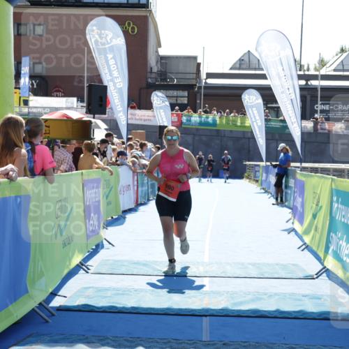 09.08.2026 - GEWOBA Citytriathlon Bremen Yannick Fuchs http://msf.ph/oto/9936180 09.08.2026 15:02:51 Ziel 990 meine-sportfotos.de