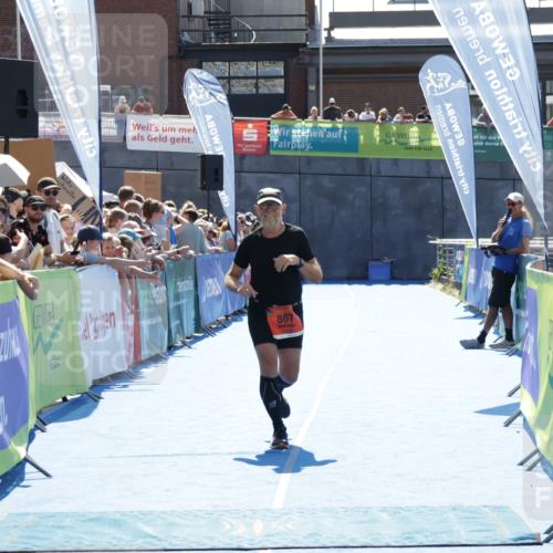 09.08.2026 - GEWOBA Citytriathlon Bremen Yannick Fuchs http://msf.ph/oto/9936219 09.08.2026 15:03:12 Ziel 867 meine-sportfotos.de