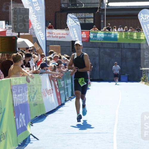 09.08.2026 - GEWOBA Citytriathlon Bremen Yannick Fuchs http://msf.ph/oto/9936230 09.08.2026 15:03:23 Ziel 433 meine-sportfotos.de